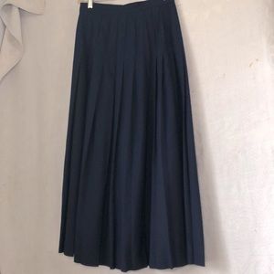 KGR fully lined pleated skirt